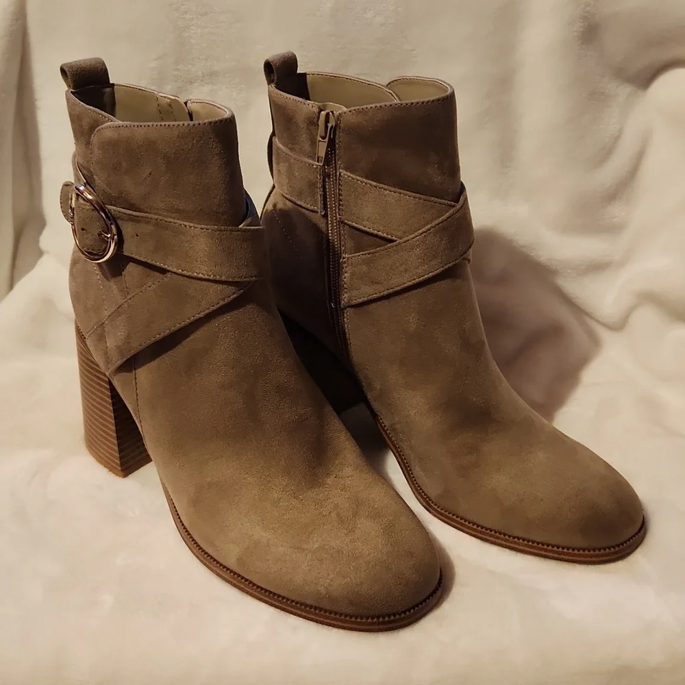 Nine West, Fall, Round Toe, Light Grey, Mid Calf Country Block Heel Women Boots - Picture 1 of 4